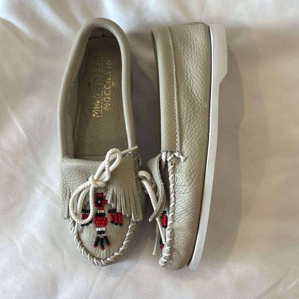 MINNETONKA LEATHER MOCCASINS. NEW. - Picture 2 of 7